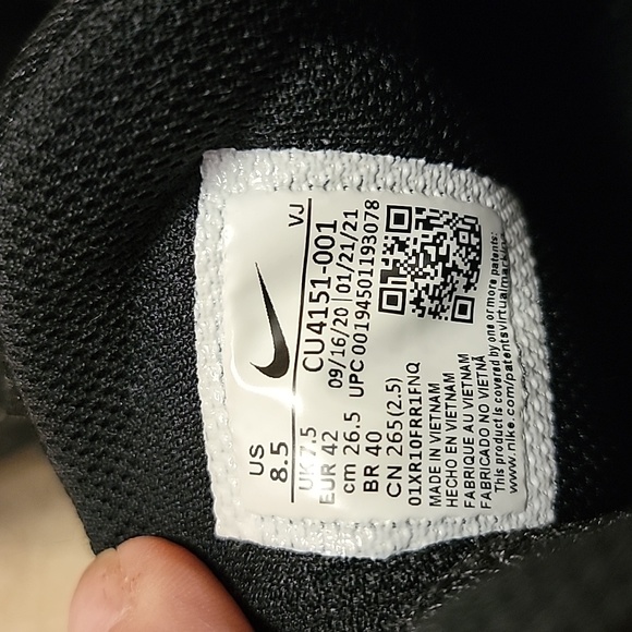 NikeAir Triple Black Size US 8.5 - Picture 6 of 6